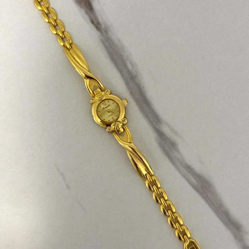 Sku0206 Retro Gold Women Minimalist Bracelet Watch Stainless steel + gift bag‎